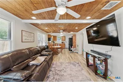 411 Ellis Street, Seguin, TX 78155 - Photo 4