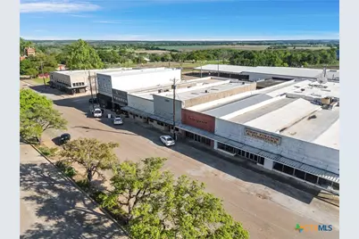 107 W Main Street, Cameron, TX 76520 - Photo 4