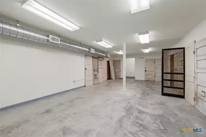 107 W Main Street, Cameron, TX 76520 - Photo 26