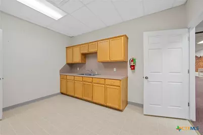 107 W Main Street, Cameron, TX 76520 - Photo 16