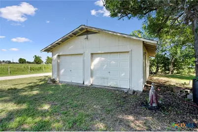 1104 E Umlang Street, Thorndale, TX 76577 - Photo 26