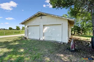 1104 E Umlang St, Thorndale, TX 76577 - Photo 26