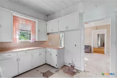 1104 E Umlang Street, Thorndale, TX 76577 - Photo 12