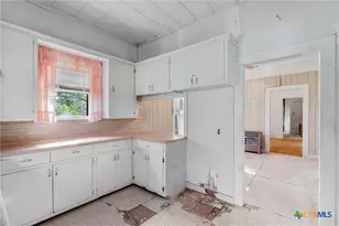 1104 E Umlang St, Thorndale, TX 76577 - Photo 12