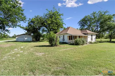 1104 E Umlang Street, Thorndale, TX 76577 - Photo 4