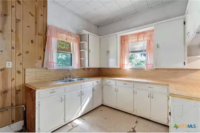 1104 E Umlang Street, Thorndale, TX 76577 - Photo 10