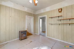 1104 E Umlang St, Thorndale, TX 76577 - Photo 20