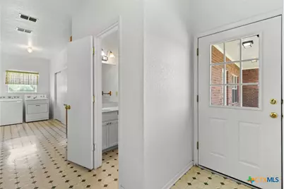 10514 Hunt Hill Road, Rogers, TX 76569 - Photo 30