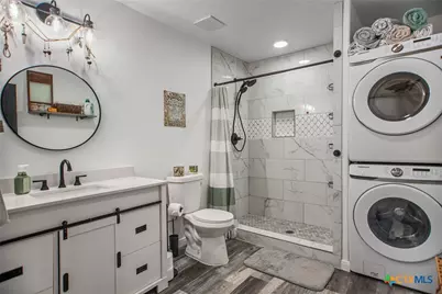 807 W Dallas Avenue, Seadrift, TX 77983 - Photo 16