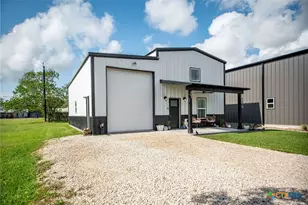 807 W Dallas Ave, Seadrift, TX 77983 - Photo 2