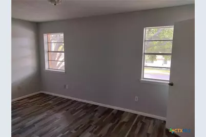 1028 Jefferson Avenue, Seguin, TX 78155 - Photo 8