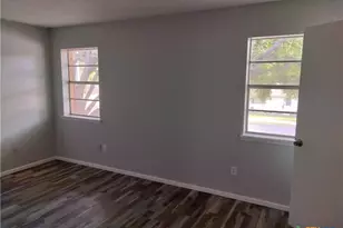 1028 Jefferson Ave, Seguin, TX 78155 - Photo 8