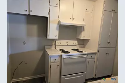 1028 Jefferson Avenue, Seguin, TX 78155 - Photo 4