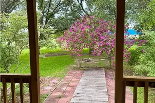 706 West St, Yoakum, TX 77995 - Photo 28