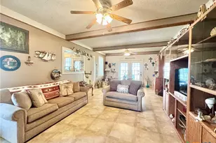 706 West St, Yoakum, TX 77995 - Photo 6