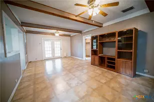 706 West St, Yoakum, TX 77995 - Photo 4