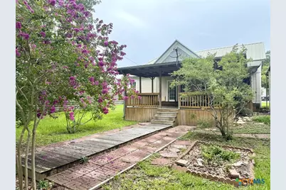 706 West Street, Yoakum, TX 77995 - Photo 32