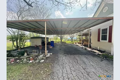 706 West Street, Yoakum, TX 77995 - Photo 34