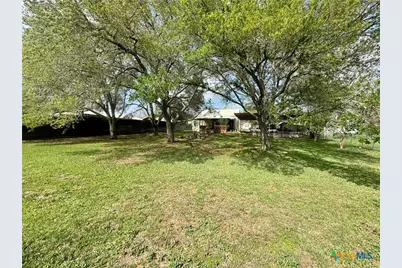 706 West Street, Yoakum, TX 77995 - Photo 36