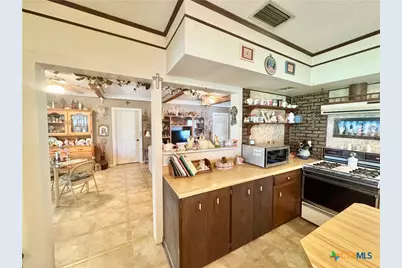 706 West Street, Yoakum, TX 77995 - Photo 12