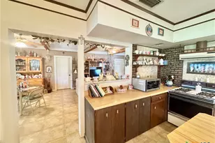 706 West St, Yoakum, TX 77995 - Photo 12