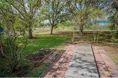 706 West Street, Yoakum, TX 77995 - Photo 30