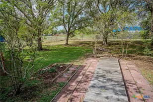 706 West St, Yoakum, TX 77995 - Photo 30