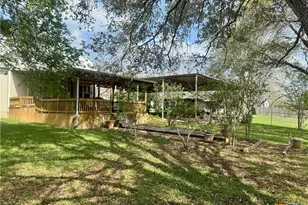 706 West St, Yoakum, TX 77995 - Photo 38