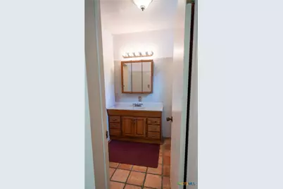 706 West Street, Yoakum, TX 77995 - Photo 20