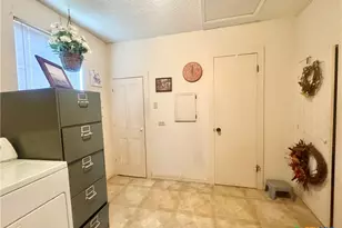 706 West St, Yoakum, TX 77995 - Photo 20