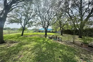 706 West St, Yoakum, TX 77995 - Photo 34