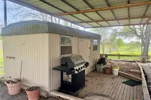 706 West St, Yoakum, TX 77995 - Photo 38