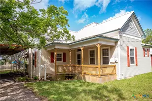 706 West St, Yoakum, TX 77995 - Photo 2