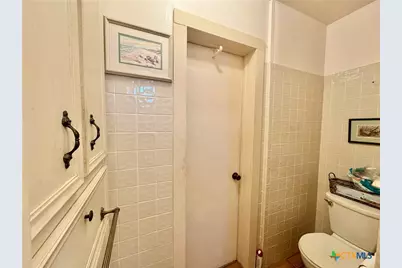 706 West Street, Yoakum, TX 77995 - Photo 26