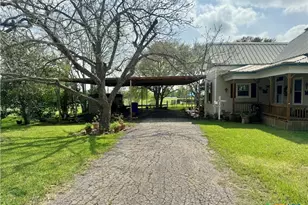 706 West St, Yoakum, TX 77995 - Photo 44