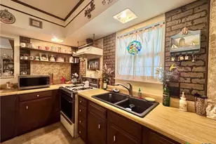 706 West St, Yoakum, TX 77995 - Photo 16