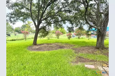 706 West Street, Yoakum, TX 77995 - Photo 44