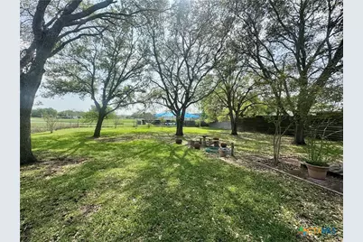 706 West Street, Yoakum, TX 77995 - Photo 42