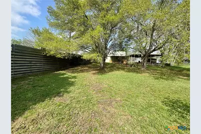 706 West Street, Yoakum, TX 77995 - Photo 46