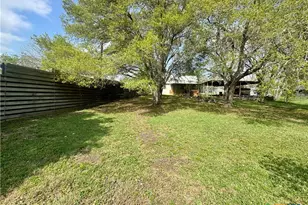 706 West St, Yoakum, TX 77995 - Photo 46