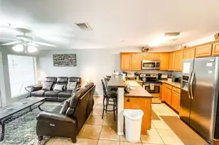 730 E Mather St, New Braunfels, TX 78130 - Photo 4