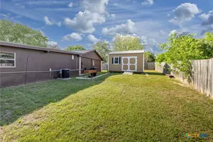 110 Live Oak St, Gonzales, TX 78629 - Photo 32