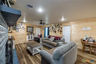 110 Live Oak St, Gonzales, TX 78629 - Photo 6