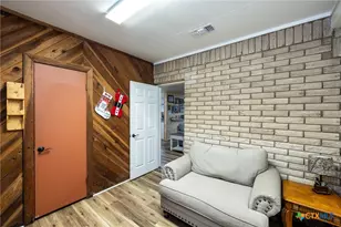 110 Live Oak St, Gonzales, TX 78629 - Photo 26