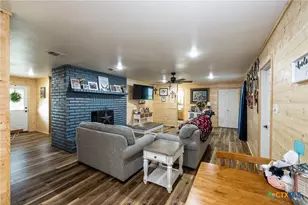 110 Live Oak St, Gonzales, TX 78629 - Photo 8