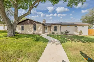 110 Live Oak St, Gonzales, TX 78629 - Photo 2