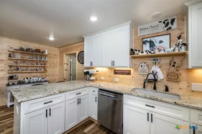 110 Live Oak Street, Gonzales, TX 78629 - Photo 10