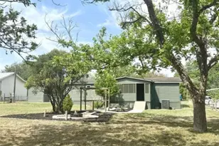 105 Tabler Dr, Seguin, TX 78155 - Photo 2