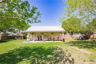 344 W High St, Goliad, TX 77963 - Photo 34