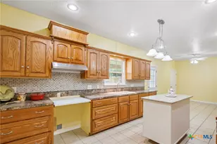 344 W High St, Goliad, TX 77963 - Photo 8